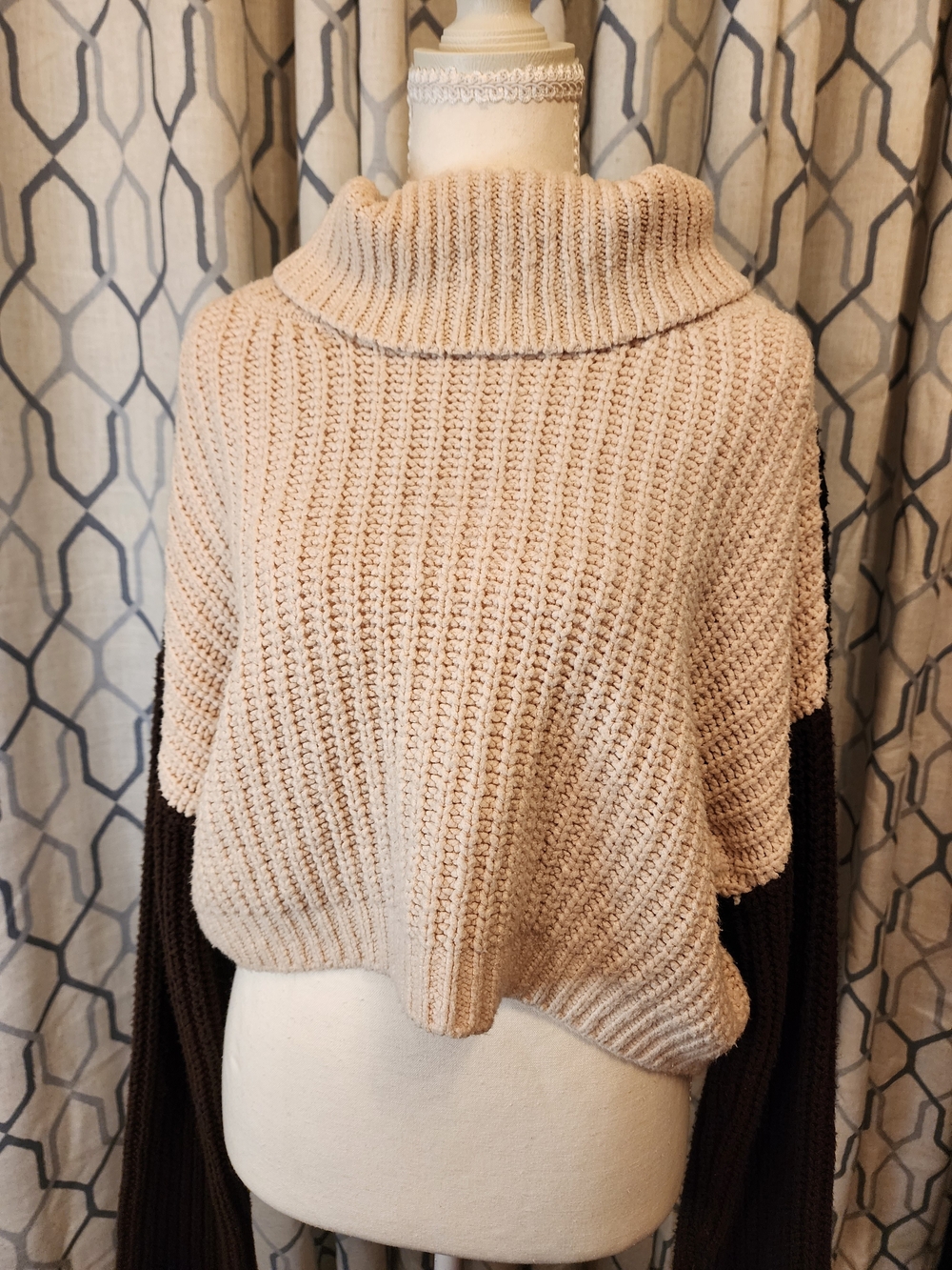 Callahan Naomi Colorblock Oversized Turtleneck Sweater Size Small